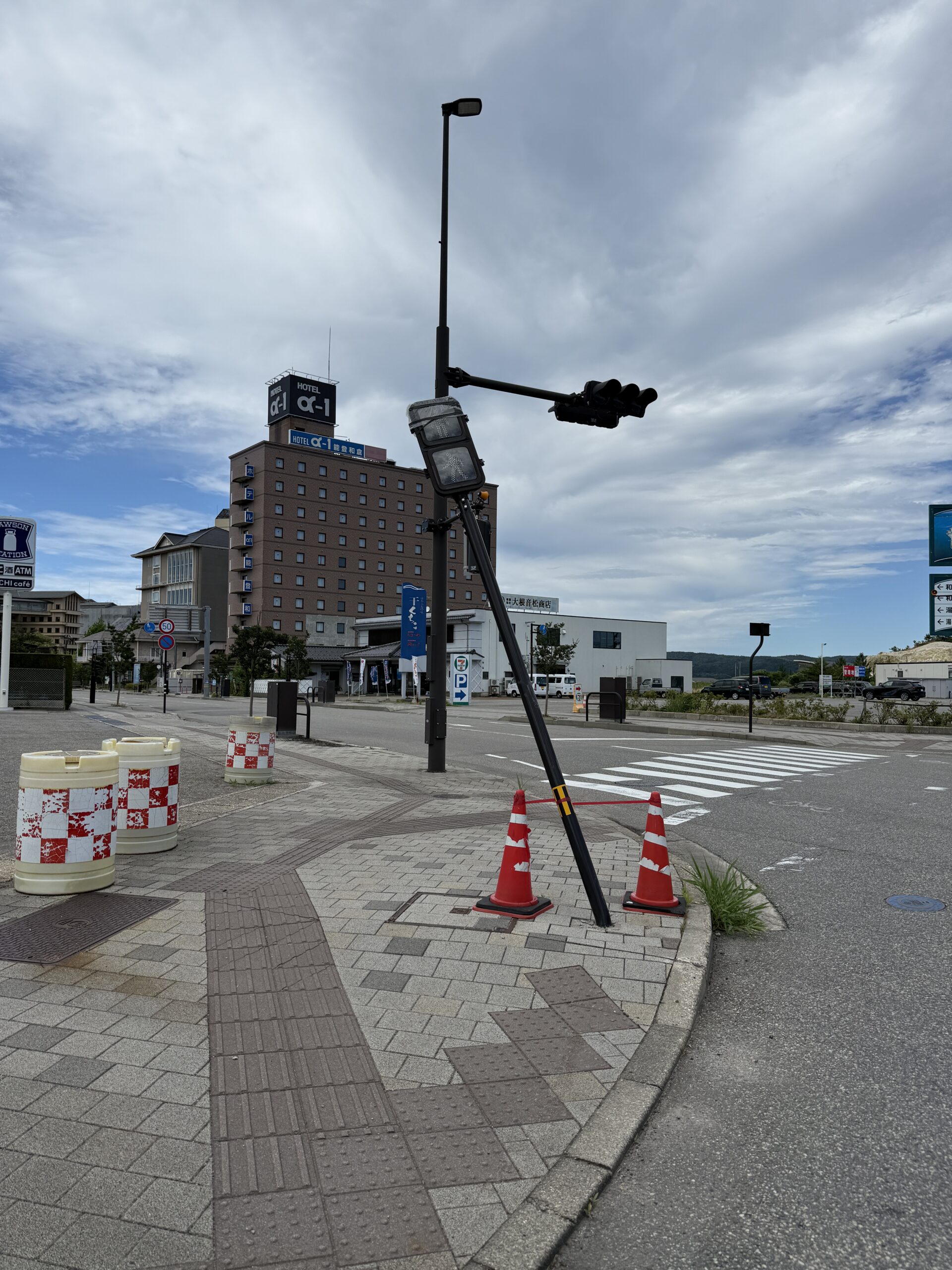 全会一致夢日記Vol.28｜「シールのほそ道」